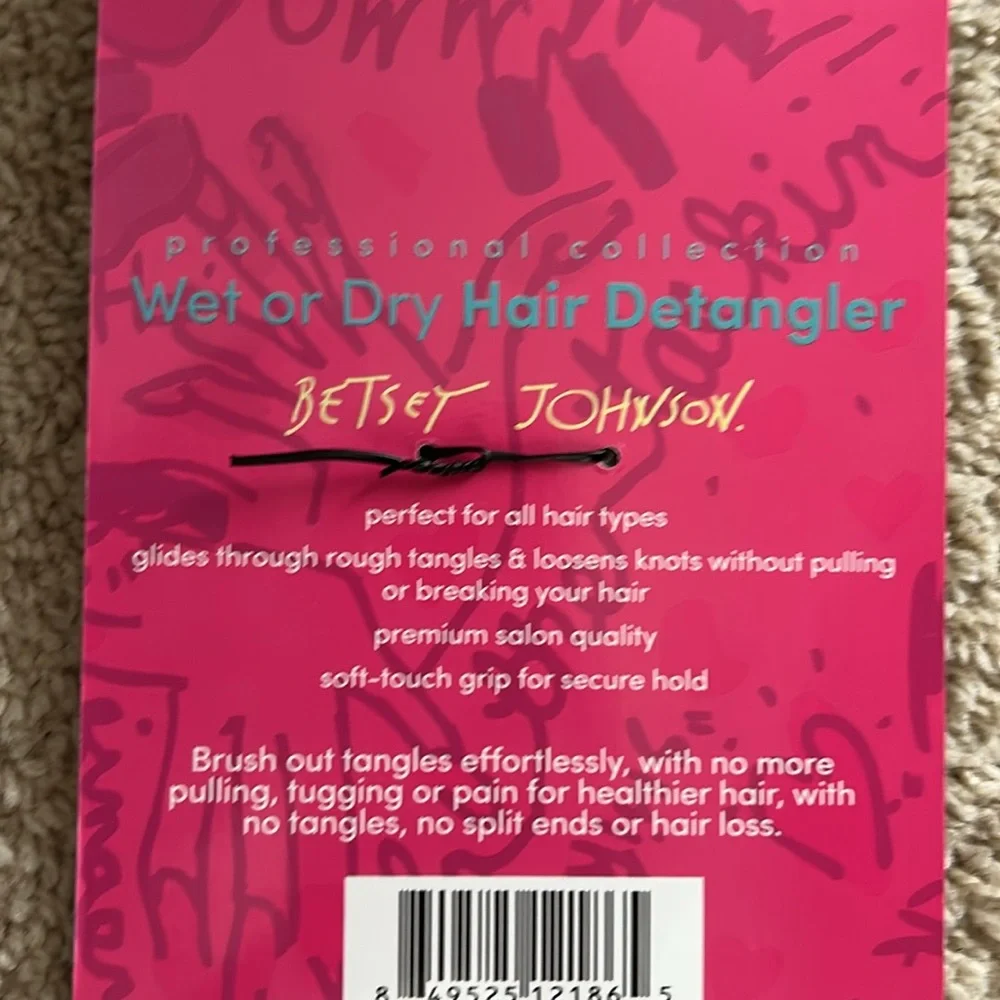 Betsey Johnson Wet or Dry Hair Detangler Brush NEW